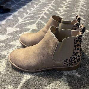 Animal print bootie 7.5